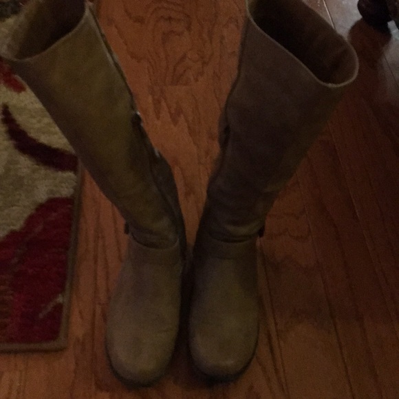 Taupe colored vegan boots!SOLD! - Picture 4 of 5